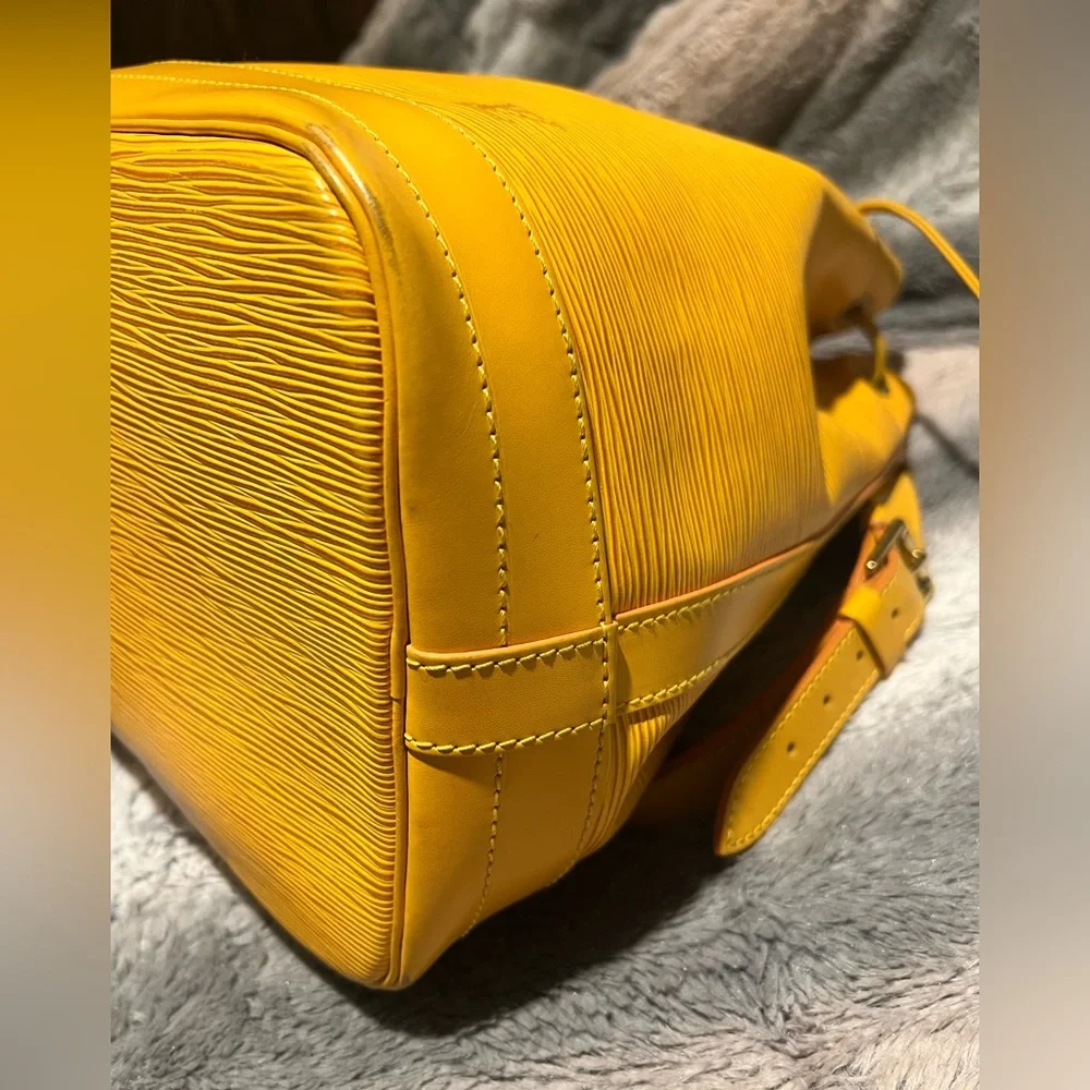 šLouis Vuitton Yellow Noe GM - Picture 3 of 9
